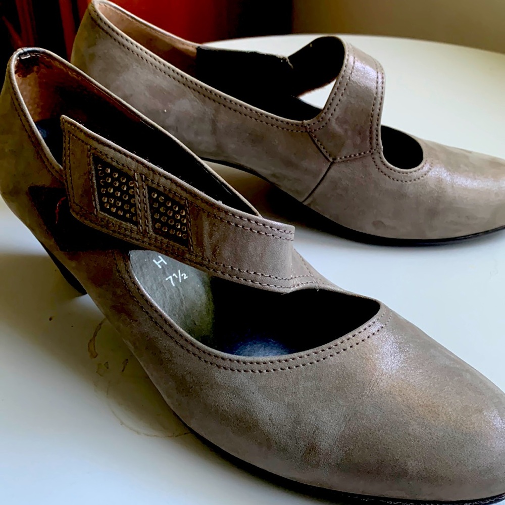 Gabor Women’s dress shoe.